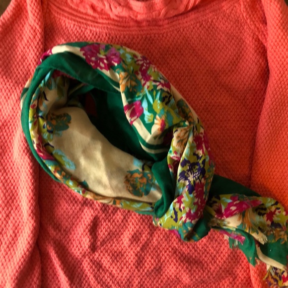 Elegant Floral scarf - Picture 2 of 2